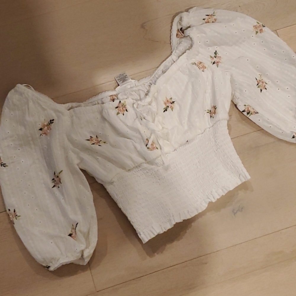Kirious-100% Cotton, cute crop top with balloon sleeves, Embroidered floral